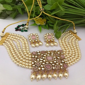 Ensemble collier et boucles d'oreilles plaqué or de qualité supérieure, chic, pour mariage, fête, occasions spéciales, collection pour femmes et filles - Product Image 3