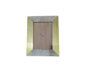 Cadre photo rectangulaire en métal, finition dorée, surface texturée - Product Image 1