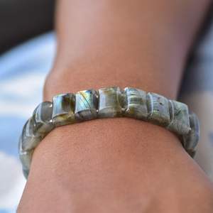 Natural Blue Flash Light <b>Labradorite</b> <b>Bracelets</b> Wholesale Natural Crystal <b>Labradorite</b> <b>Bracelets</b> Stone for Gifts - Product Image 3