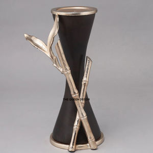 Pot à bougie en béton design de qualité supérieure, décoration de salon, porte-bougie en métal abordable en forme de feuille antique - Product Image 1