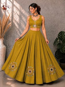 NOIIR PIGEON Lehenga Choli de Diseño Romano de Seda Larga hasta el Suelo, con Trabajo Artesanal Pesado de Espejos Reales, Sin Arrugas, para Bodas y Navratri - Product Image 2