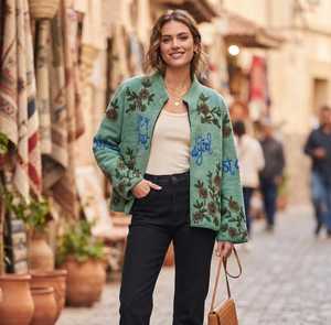 Veste en velours Suzani luxueuse et raffinée, brodée à la main, avec doublure originale, style bohème, motif floral ethnique, cadeau idéal pour une mère. - Product Image 1
