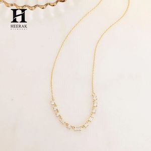 Collar de lujo con diamantes baguette y redondos, colgante de barra curva de oro de 14 quilates con cadena para mujer, joyería fina. - Product Image 4