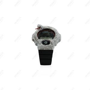Reloj de Lujo Personalizado DW6900 con Incrustaciones de Diamantes, Caja de Acero Inoxidable Resistente, Estilo Hip Hop, Reloj de Moda Premium Q - Product Image 2