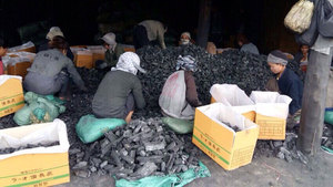 Barra de carbón negro Binchotan ecológica de alta calidad, exportación directa del fabricante, barbacoa de café, bulto de madera dura de Vietnam - Product Image 5