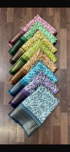 Artículos en stock: Tela ligera de dola con estampado floral, material tejido de secado rápido para ropa de mujer, vestidos, saris y ropa tradicional. - Product Image 2