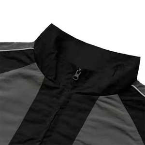 Conjunto Deportivo de 2 Piezas para Hombre, Chaqueta Cortavientos Impermeable y Resistente al Viento, Diseño de Parches, Ropa Deportiva para Correr, Estilo Urbano - Product Image 3