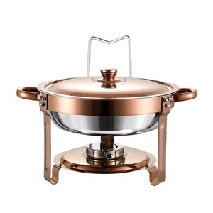 El plato para calentar alimentos de metal, fabricado con precisión, representa una artesanía superior en el ámbito de la catering. - Product Image 1