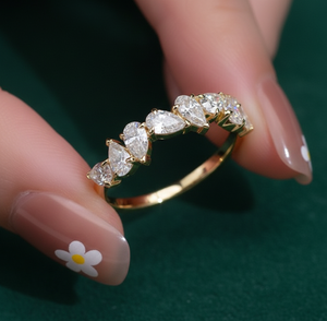 แหวนทองคำแท้ 18K ยูนิเซ็กซ์ รุ่น AMBER JEWELS ประดับพลอยธรรมชาติทรงบริลเลียนต์ ตัวเรือนชุบโรเดียม รับรองโดย IGI - Product Image 2