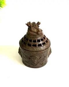 Brûleur d'encens Bakhoor classique pour la maison avec un design décoratif pour l'utilisation du bois d'Oud - Product Image 2