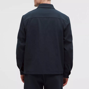 Chemise-veste Oxford bleu foncé pour homme avec logo personnalisé, col rabattu, coupe classique, couleur unie, poches, simple boutonnage, manches longues - Product Image 2