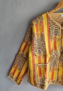 เสื้อแจ็คเก็ตผ้าควิลท์ คอวี แขนยาว ลายสัตว์ สีเหลืองส้ม บุด้วยโพลีเอสเตอร์ สไตล์ฤดูใบไม้ร่วง ติดกระดุม ของขวัญสำหรับเธอ - Product Image 2