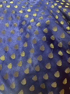 Tissu brocart en nylon 100% teignable |   Textile tissé Jacquard Butti |   Tissu à motif floral métallique en forme de goutte d'eau |   44 pouces - Product Image 4