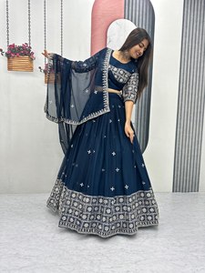 Conjunto de Lehenga Choli y Dupatta Azul Oscuro Bordado con Lentejuelas y Hilos, Traje Indio para Bodas y Fiestas para Mujer - Product Image 5