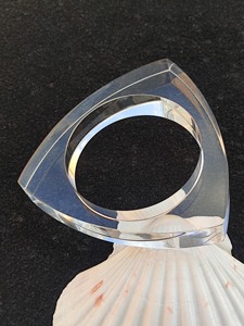 Anillo Triangular de Resina Moderno, Artículo Decorativo de Regalo, Diseño de Corte Exquisito - Product Image 6
