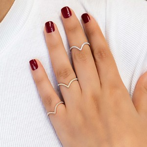 แหวนเพชรทองคำแท้รูปเชฟรอน: แหวนรูปตัว "V" แบบซ้อนได้ - Product Image 2