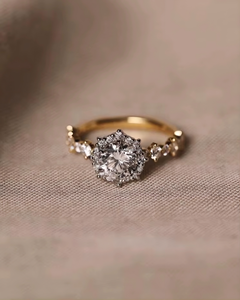 Anillo Unisex de Oro Blanco de 14k con Diamante Cultivado en Laboratorio con Corte Brillante, Estilo Vintage, con Engaste de Puntas, para Boda/Compromiso, para Fiesta - Product Image 1