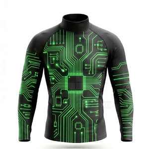 Camiseta de compresión de fútbol de calidad profesional que combina tela transpirable y ajuste elástico para actividades deportivas y de entrenamiento. - Product Image 2