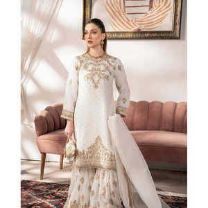 Hermoso Conjunto de Top, Falda y Dupatta con Bordado Intenso de Lentejuelas para Vestidos de Fiesta - Product Image 1