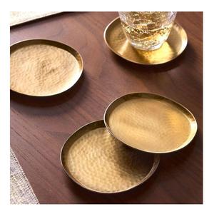 Sous-verres personnalisés en aluminium et laiton martelé de haute qualité, couleur or ivoire, pour tasses à thé ou verres - Product Image 3