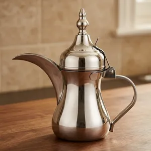 กาต้มกาแฟอาหรับสแตนเลสขัดเงาแบบโมเดิร์น ดัลลาห์ ราสลาน กาต้มน้ำชา 750 มล. พร้อมฝาปิด พกพาสะดวก ทนทาน ใช้ได้ทั้งที่บ้านและโรงแรม - Product Image 6