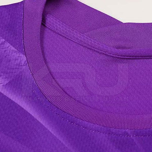 Maillot et short de football imprimés en tissu haute performance, respirant et anti-humidité, conçus pour une circulation d'air améliorée et un confort maximal du joueur - Product Image 3