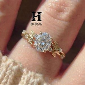 Anillo de Compromiso de Lujo con Diamante Cultivado en Laboratorio de Corte Ovalado, Oro Amarillo de 14K, Diseño de Rama de Olivo con Racimo Lateral, Anillo Nupcial - Product Image 5