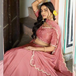 Lehenga rose clair pour femme avec un design complexe de sequins et de broderies - Product Image 3
