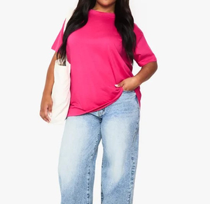 T-shirts pour femmes surdimensionnés, personnalisables, design actuel, couleur rose tendance, doux, confortables et idéals pour tous les jours. - Product Image 4