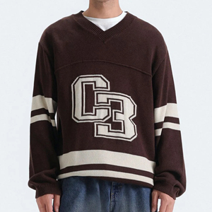 Pull en tricot à col en V pour homme, surdimensionné, marron avec rayures blanches, style preppy, pull à col rond brodé - Product Image 1