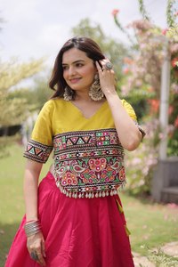 Lehenga Choli Tradicional India con Diseño de Flor de Loto, Bordado Gota y Encaje, Tela Romana Elástica, Sin Arrugas, Corte Regular para Mujer - Product Image 3