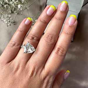 แหวนเพชรโมอิสซาไนต์ทรงแฟนซีไตรลิออนคัท ประดับด้วยเพชรแบบฮาโล สำหรับผู้หญิง ชุบทอง เงินแท้ 925 ของขวัญเครื่องประดับสุดพิเศษสำหรับเจ้าสาว - Product Image 6