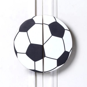 Poignées de porte en bois modernes faites à la main pour chambre d'enfant, design moderne noir et blanc, motif football, poignée de tiroir, poignée de meuble - Product Image 3