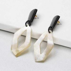 Boucles d'oreilles artisanales en corne de buffle naturelle, écologiques, légères, bijoux de mode pour femmes, vente en gros - Product Image 2