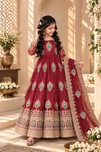 Ensemble de robe élégante traditionnelle pour filles en soie Fendy brodée avec des travaux de fil Zari et de paillettes, dupatta assorti et pantalon pour toutes les saisons - Product Image 1