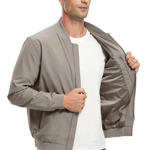 Chaqueta Bomber de Satén Personalizada OEM para Hombre, con Detalle Minimalista en los Hombros, Cierre Frontal con Cremallera, Forro Transpirable de Bambú, Chaqueta de Invierno - Product Image 4