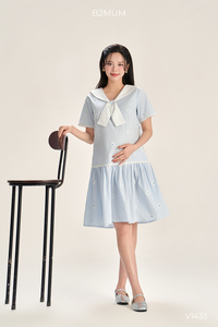 Robe de maternité B2 MUM V1433 bleue avec motifs floraux brodés, en lin doux, écologique, respirante, silhouette trapèze - Product Image 4