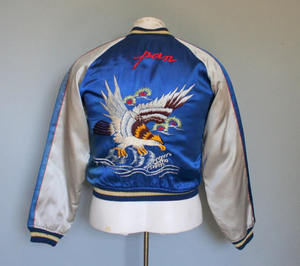 แจ็คเก็ตวาร์ซิตี้แบบกลับด้านได้ กันน้ำ ผลิตจากผ้าไหมซาตินที่เป็นมิตรกับสิ่งแวดล้อม แฟชั่นสปอร์ตสำหรับฤดูหนาว ขายดี มีสีและโลโก้สั่งทำได้ สำหรับผู้ชาย - Product Image 6