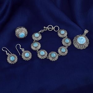 Parure de bijoux vintage en argent sterling 925 et larimar, comprenant collier, boucles d'oreilles, bague et bracelet, avec sertissage clos floral de créateur, pour usage quotidien - Product Image 1