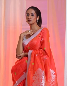 KV Watermelon Pink Cotton <b>Blend</b> Handwoven Floral Pallu Saree With Unstitched Blouse - Product Image 2