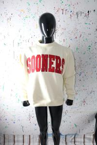 เสื้อสเวตเชิ้ตคอเต่า SOONERS CREAM สีแดง 100% ปักลายด้วยด้ายละเอียด - Product Image 2