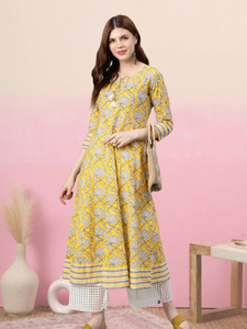 Kurta Anarkali pour femme en coton cambriqué jaune citron à imprimé floral, col en V, manches trois-quarts, style ethnique mondial - Product Image 4
