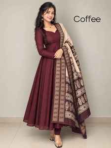 Vestido kurta tradicional de seda con estampado digital, largo hasta el suelo, de secado rápido, corte regular, para mujer, ideal para fiestas, bodas, Diwali y uso casual. - Product Image 2