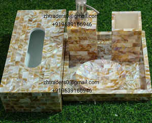 Exquisito Juego de Baño Hecho a Mano con Incrustaciones de Nácar Blanco y Detalles en Hueso, Incluye Dispensador de Jabón, Portavasos y Bandeja - Product Image 3