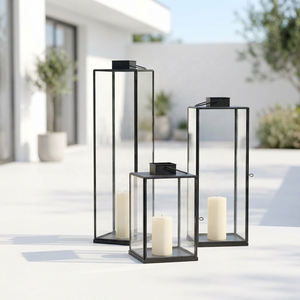 Lanternes à bougies hautes en verre trempé avec cadre en métal noir pour la décoration de la maison et du patio - Product Image 1