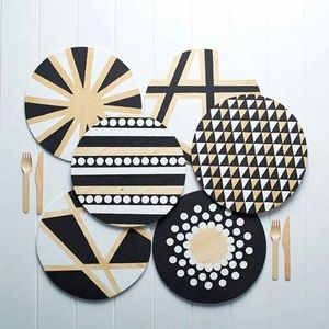 Juego de posavasos de madera hechos a mano con estampado en esmalte y acabados decorativos para decoración del hogar, restaurantes, cafeterías y empaques de regalo. - Product Image 1