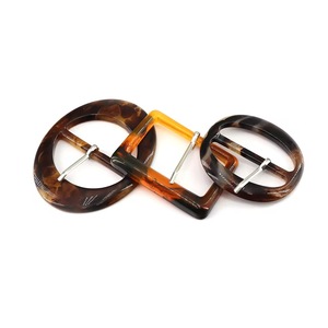 แหวนเรซิ่นพรีเมียม เป็นมิตรกับสิ่งแวดล้อม ทนทาน ทำด้วยมือ ผิวเงางาม ดีไซน์ทันสมัย ปรับแต่งขนาดได้ พร้อมโลโก้สำหรับเสื้อผ้า - Product Image 1