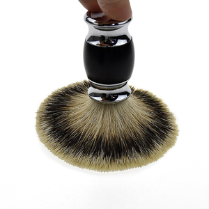 Brocha de Afeitar de Pelo Sintético Premium para Hombre, Más Vendida, con Mango Metálico y Detalles Cromados - Product Image 6