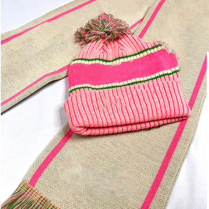 Alpha Kapa Alpha (AKA) Conjunto de Bufanda Larga y Gorro de Punto Grueso Rosa Crema Premium con Borlas de Lujo, Accesorio de Invierno Unisex para Hermandad - Product Image 6