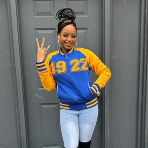 Chaqueta Varsity SGRho 1922 Azul Real con Forro Polar Dorado, Estilo Letterman, Cierre de Botones a Presión, Cálida, para Universidad, Hermandad, Béisbol, Casual, Moda - Product Image 3